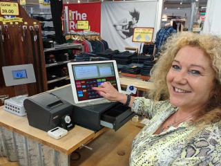 Cashy_im_Shop_2 _DE_320_240